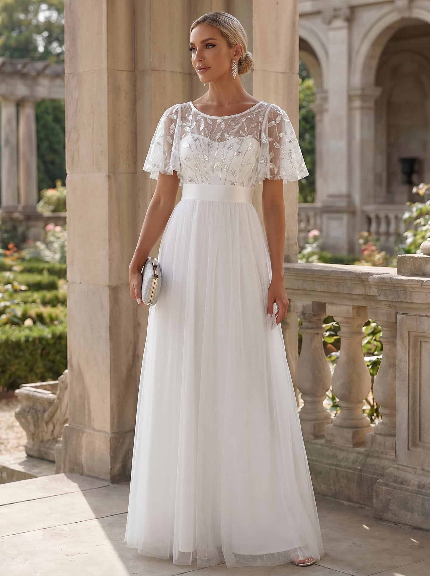 Robe longue de cérémonie à manches courtes avec broderie