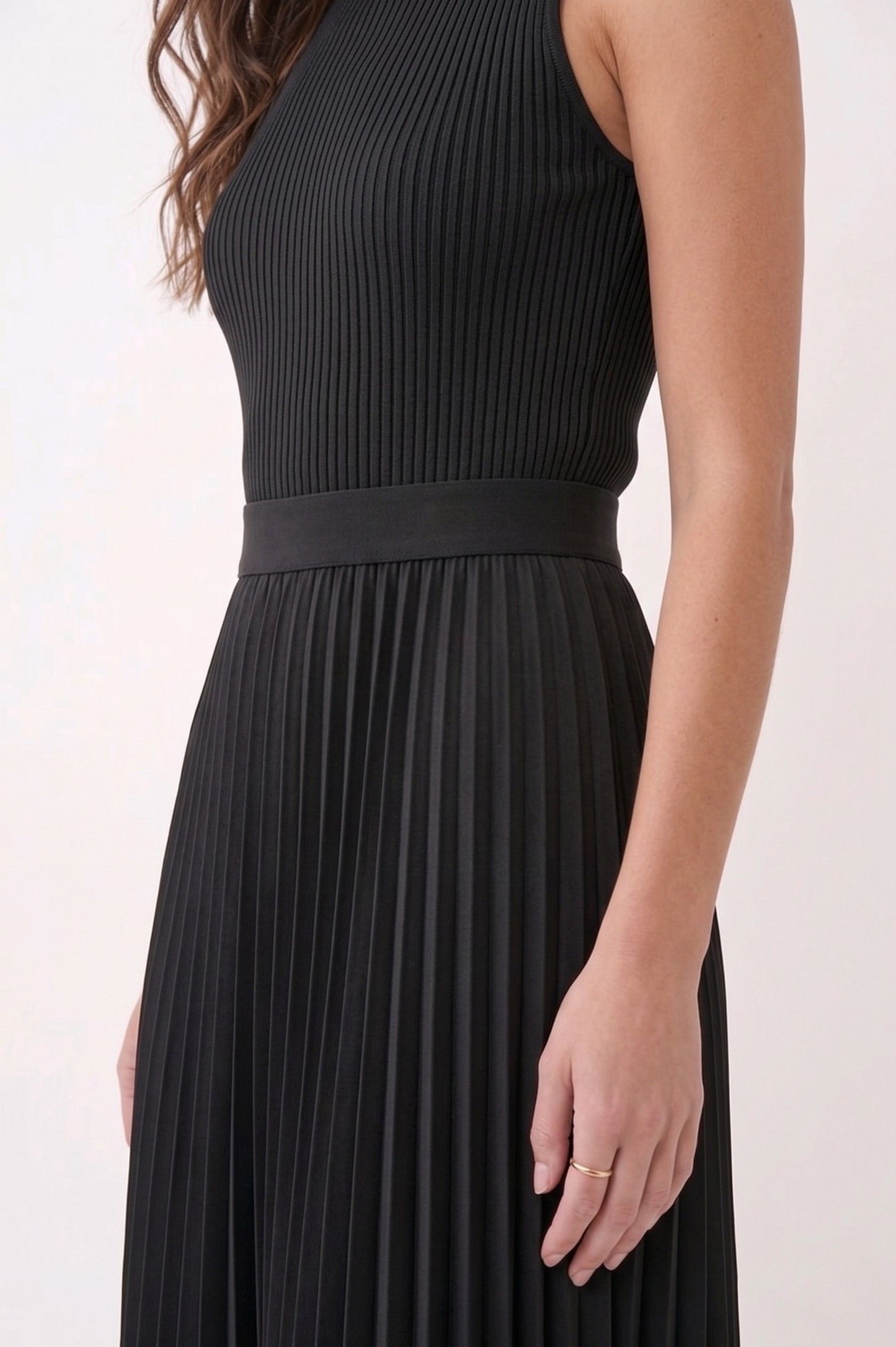 Robe Longue "Escale Parisienne" – Maille Nervurée & Jupe Plissée