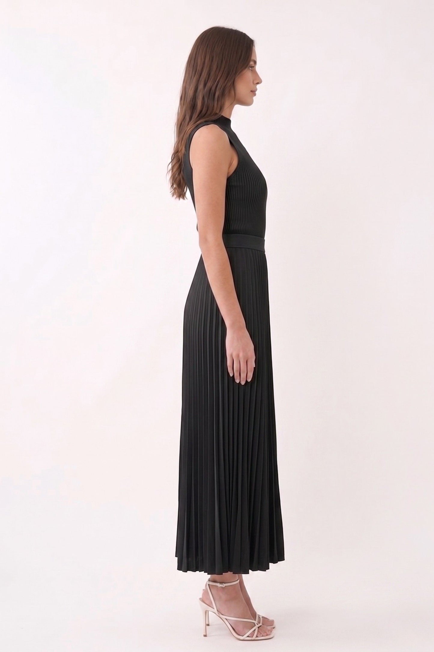 Robe Longue "Escale Parisienne" – Maille Nervurée & Jupe Plissée