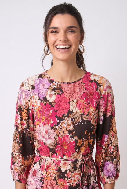 Robe Mi-Longue Élégante à Imprimé Floral Riche et Ceinture à Nouer