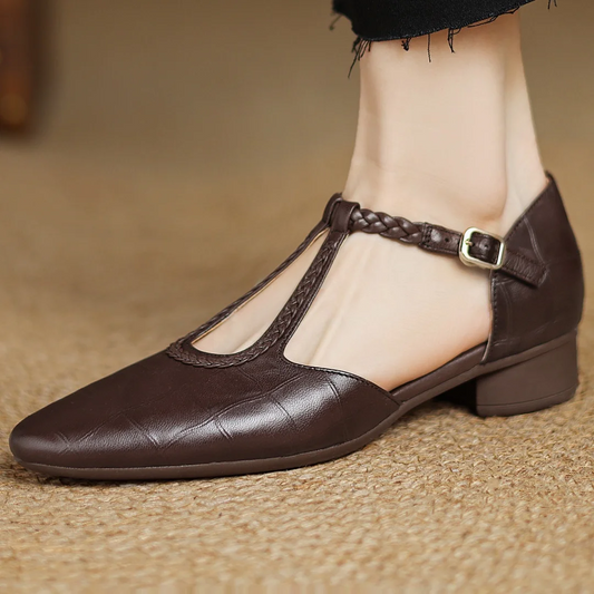 Judith – Chaussures classiques en cuir à bride en T avec détail tressé