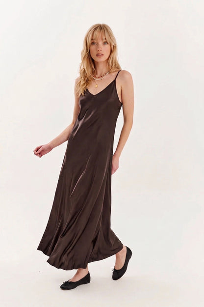 Robe Nuisette Longue Éclat Satiné – Marron Chocolat