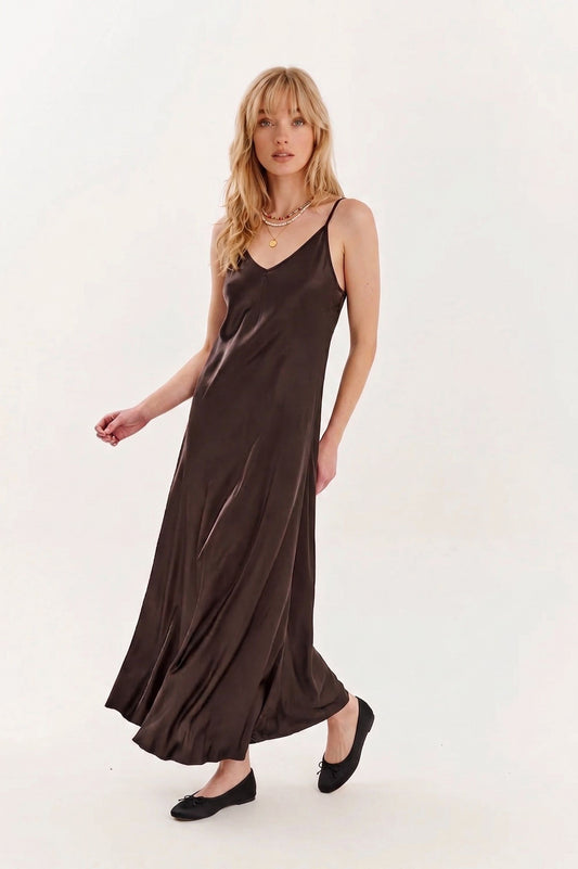 Robe Nuisette Longue Éclat Satiné – Marron Chocolat
