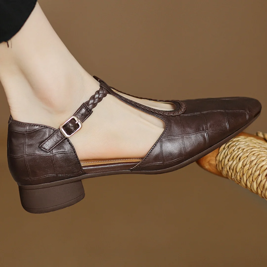 Judith – Chaussures classiques en cuir à bride en T avec détail tressé