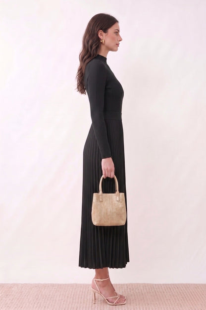 Robe Longue "Escale Parisienne" – Maille Nervurée & Jupe Plissée