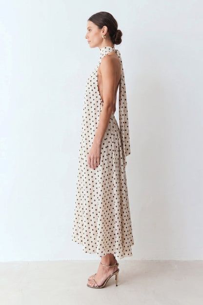 Robe Maxi Dos Nu "Élégance Riviera" – Imprimé à Pois Crème & Chocolat