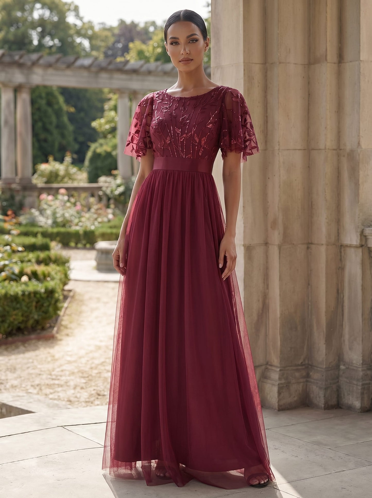 Robe longue de cérémonie à manches courtes avec broderie
