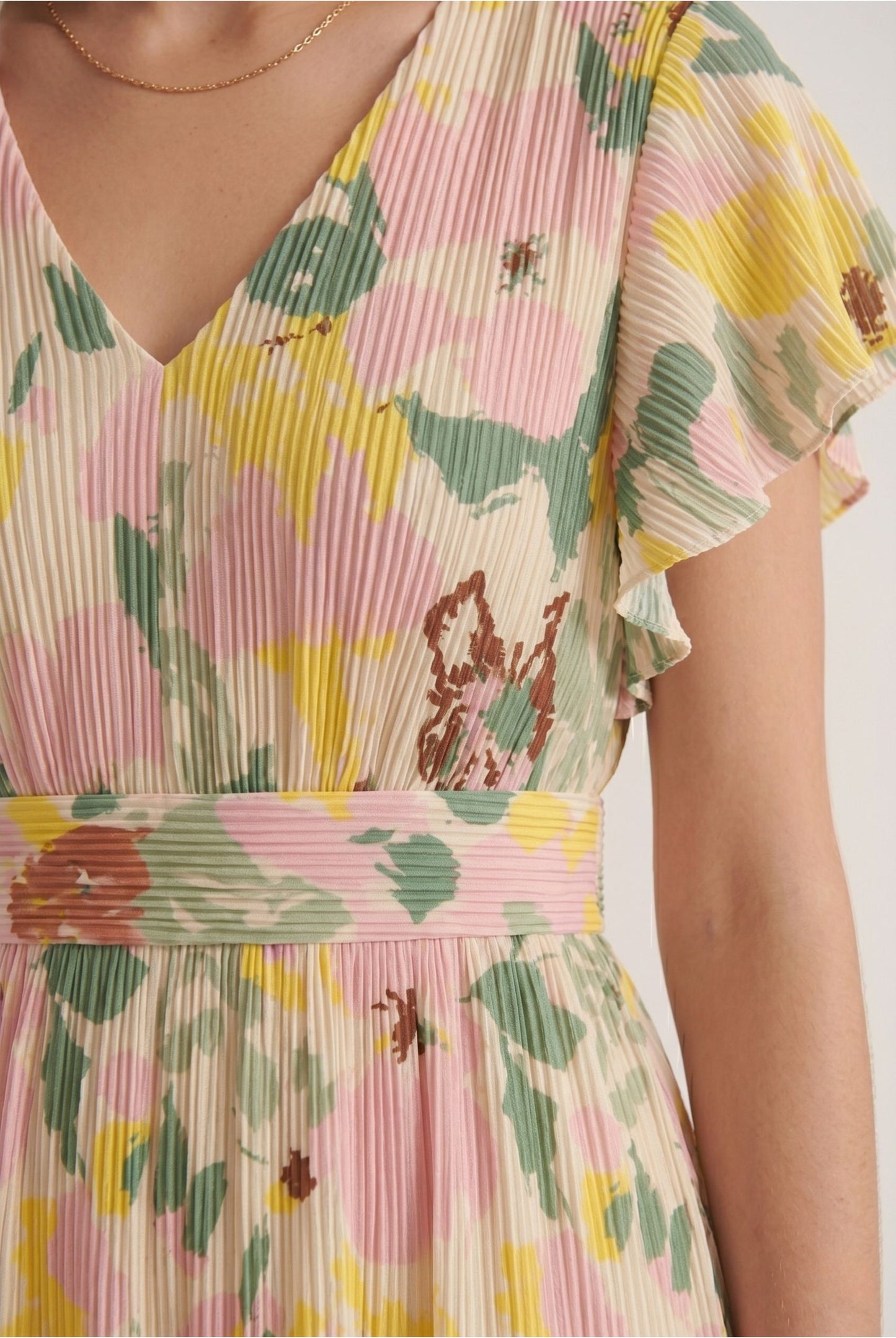 Robe Longue Élégante Plissée à Imprimé Floral Pastel et Col V
