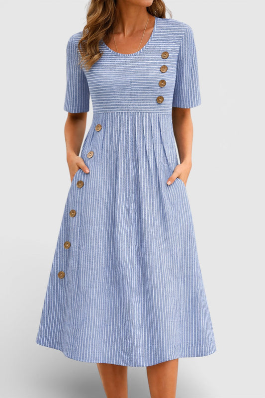 Lina – Robe avec détails de boutons