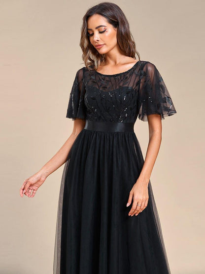 Robe longue de cérémonie à manches courtes avec broderie