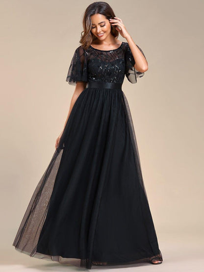 Robe longue de cérémonie à manches courtes avec broderie
