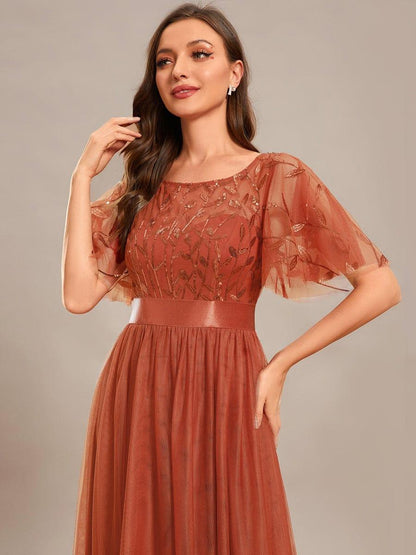 Robe longue de cérémonie à manches courtes avec broderie