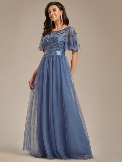 Robe longue de cérémonie à manches courtes avec broderie