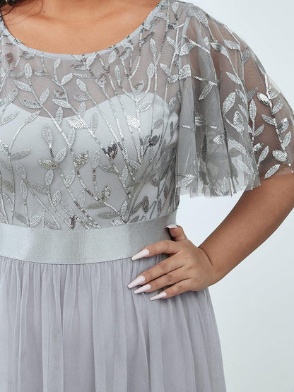 Robe longue de cérémonie à manches courtes avec broderie