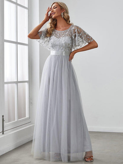 Robe longue de cérémonie à manches courtes avec broderie
