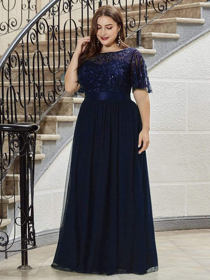 Robe longue de cérémonie à manches courtes avec broderie