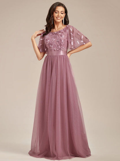 Robe longue de cérémonie à manches courtes avec broderie