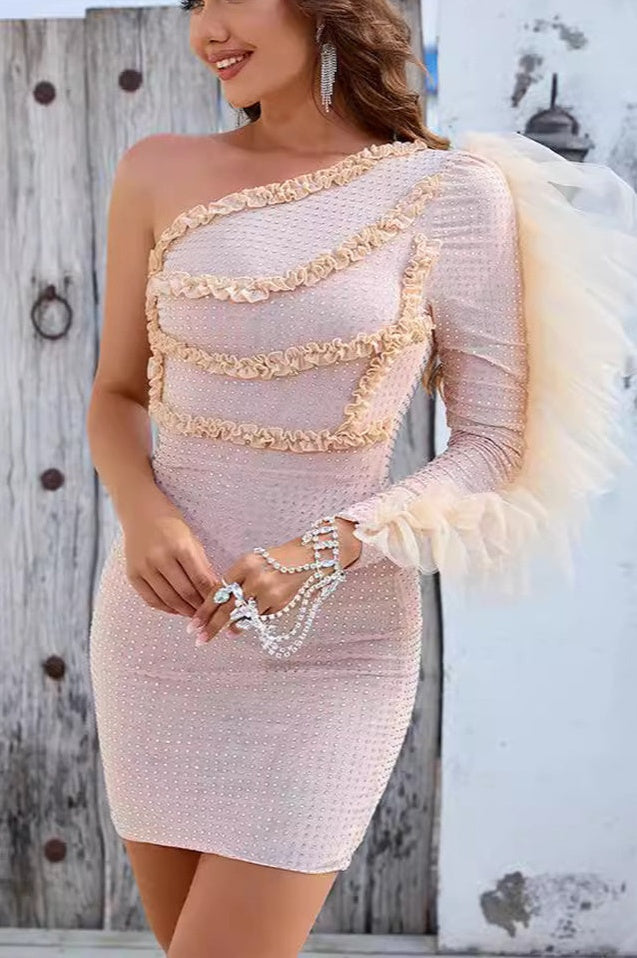 Robe de Cocktail Brodée à Épaule Dégagée avec Bracelet en Diamants