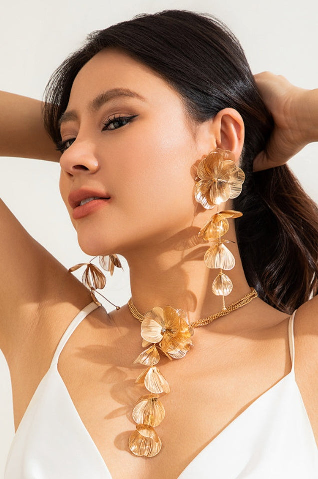 Ensemble de Boucles d'Oreilles et de Collier à Franges Florales