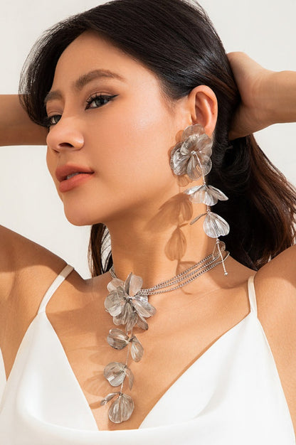 Ensemble de Boucles d'Oreilles et de Collier à Franges Florales