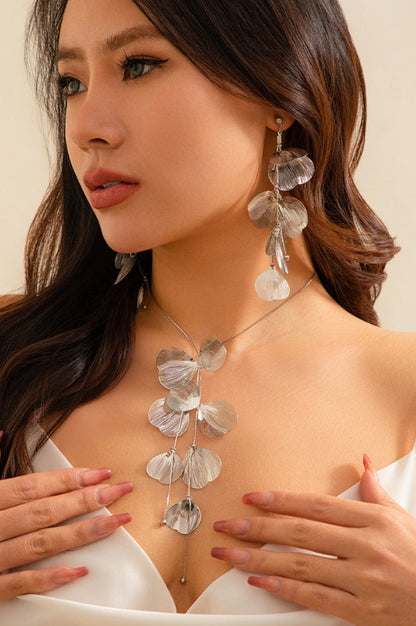 Ensemble de Boucles d'Oreilles et de Collier à Franges Florales