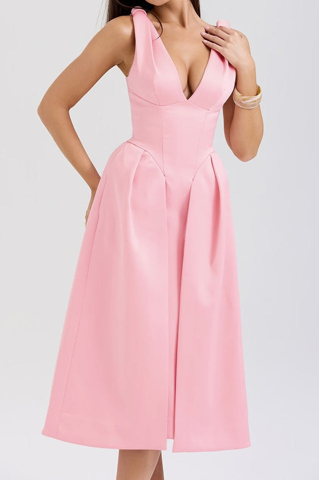 Robe Midi Satinée à Décolleté V Profond et Taille Cintrée