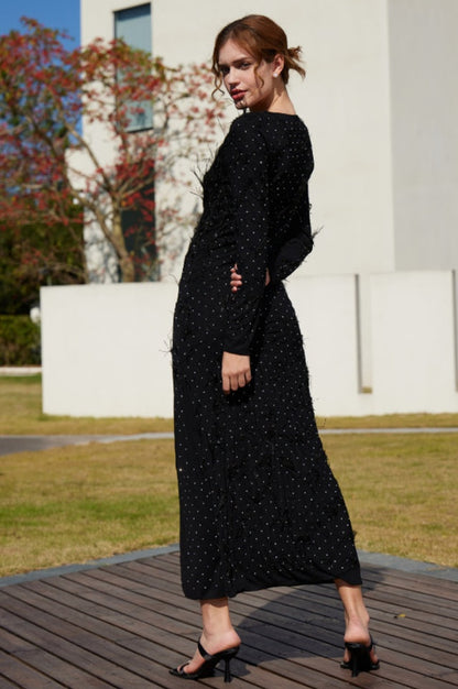 Robe Maxi Évasée avec Fente et Finition en Plume Synthétique Brodée de Strass