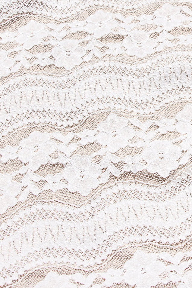 Robe Maxi Évasée en Dentelle Florale à Épaules Dégagées