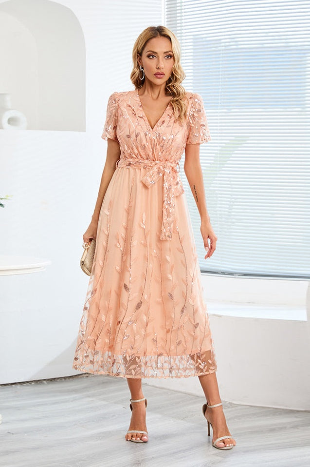 Robe Brodée de Feuilles à Sequins avec Décolleté Lié