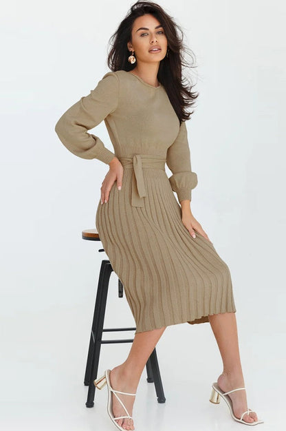 Robe Tricot Épousant à Manches Longues Brodée et Plissée