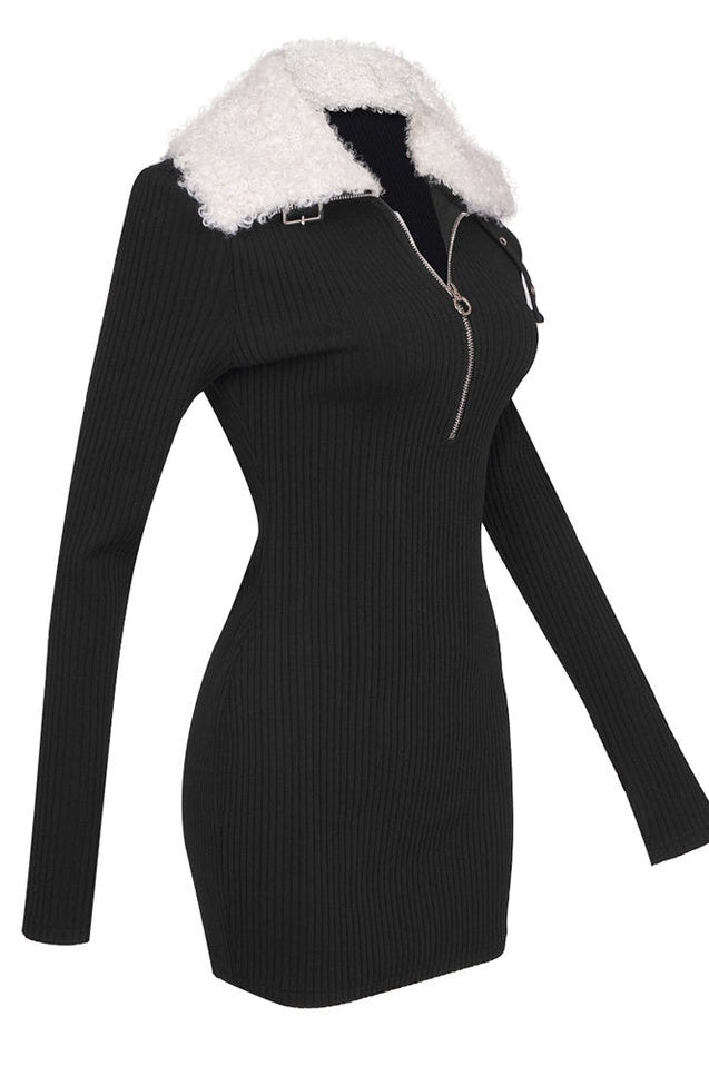 Robe Tricotée à Col Bouffant et Détails Zippés