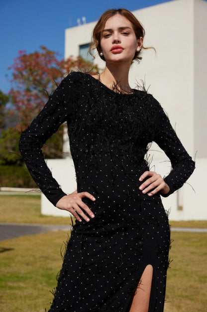 Robe Maxi Évasée avec Fente et Finition en Plume Synthétique Brodée de Strass
