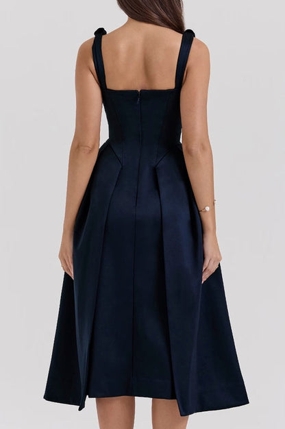 Robe Midi Satinée à Décolleté V Profond et Taille Cintrée