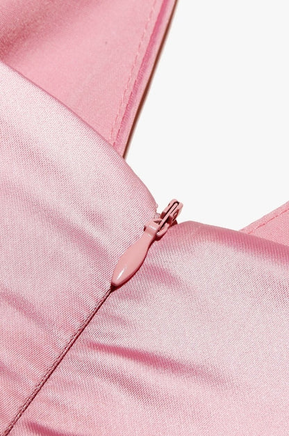 Robe Midi Satinée à Décolleté V Profond et Taille Cintrée