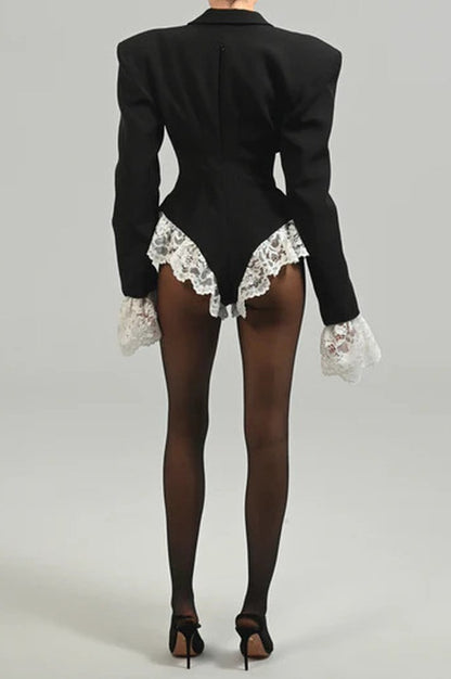 Blazer Évasé en Dentelle Brodée à Décolleté en V